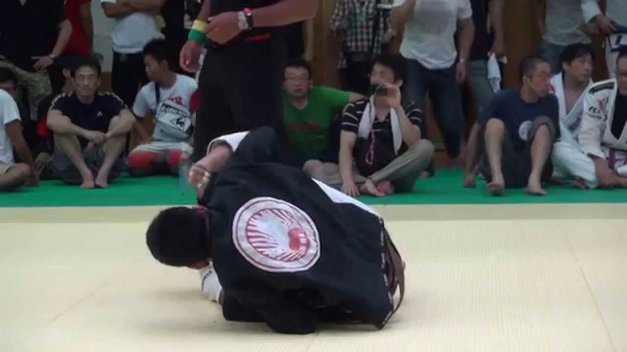 Ryosuke Sakagami vs Robson Tanno"Xuxa" (light final) / DUMAU KANSAI 2014