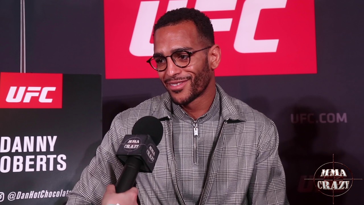 Danny Roberts on Claudio Silva "This fight isn't going the distance" at UFC London background