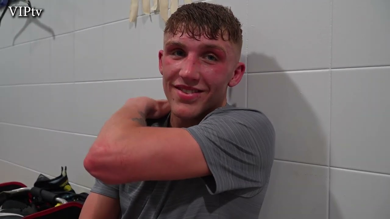 Wigan's very exciting Lightweight Joe Howarth goes the the distance for the 1st time & moves to 4-0. background