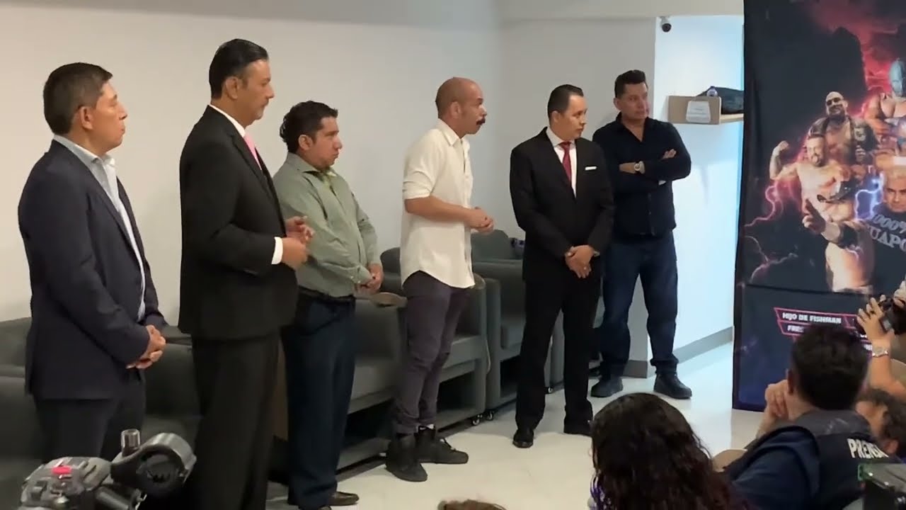 Conferencia ELLA: Lucha đ MMA, ya tocamos todas las puertas y haremos esto con seriedad y respeto background