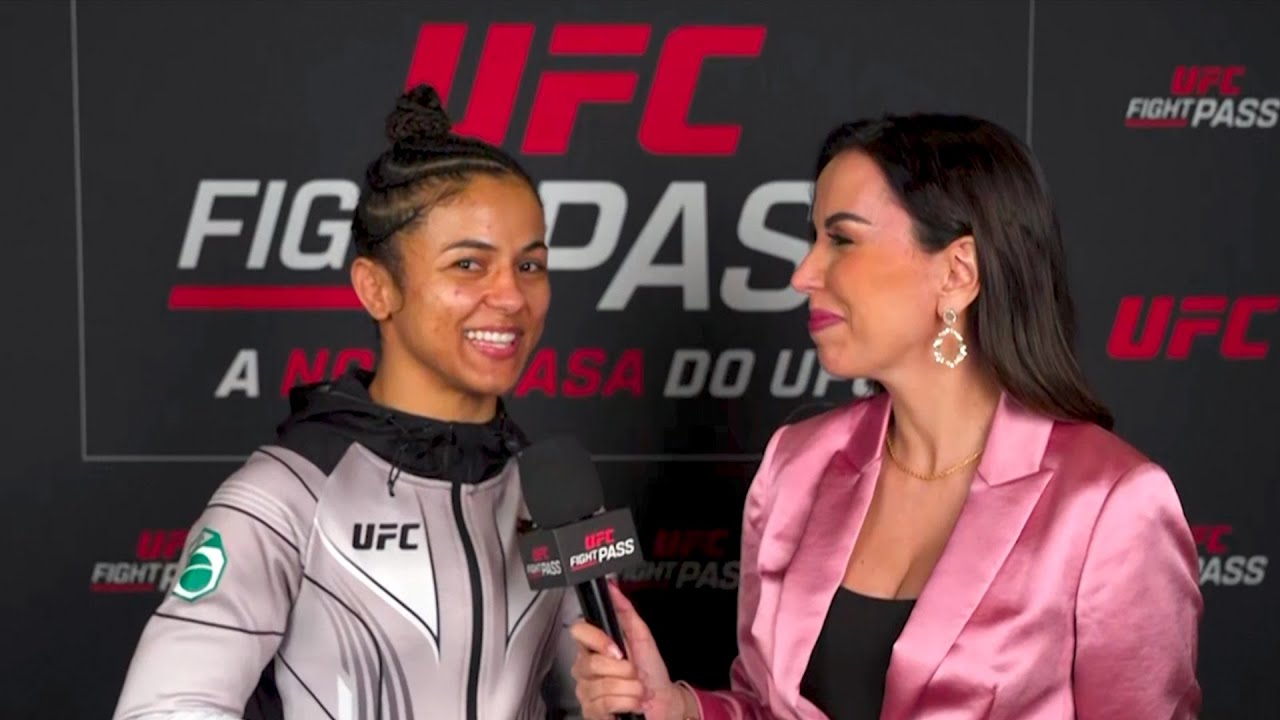 Natália Silva: "É muito bom ver que todo o trabalho está valendo a pena" | UFC 292 background