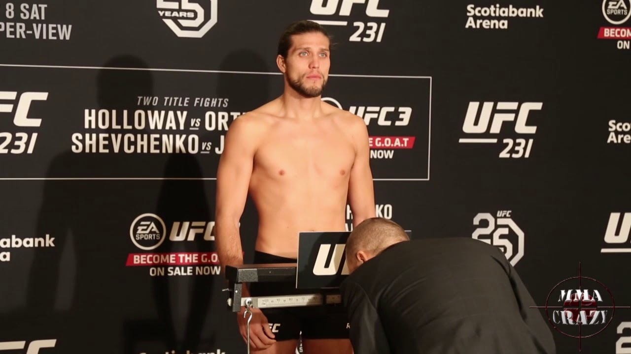 UFC 231: Brian Ortega weighs in for fight against Max Holloway background