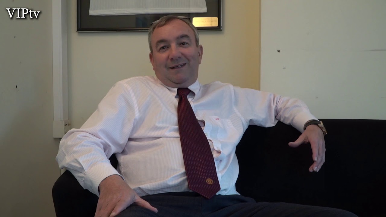 Steve Wood runs through VIP's show with Hennessy sports & C 5 background