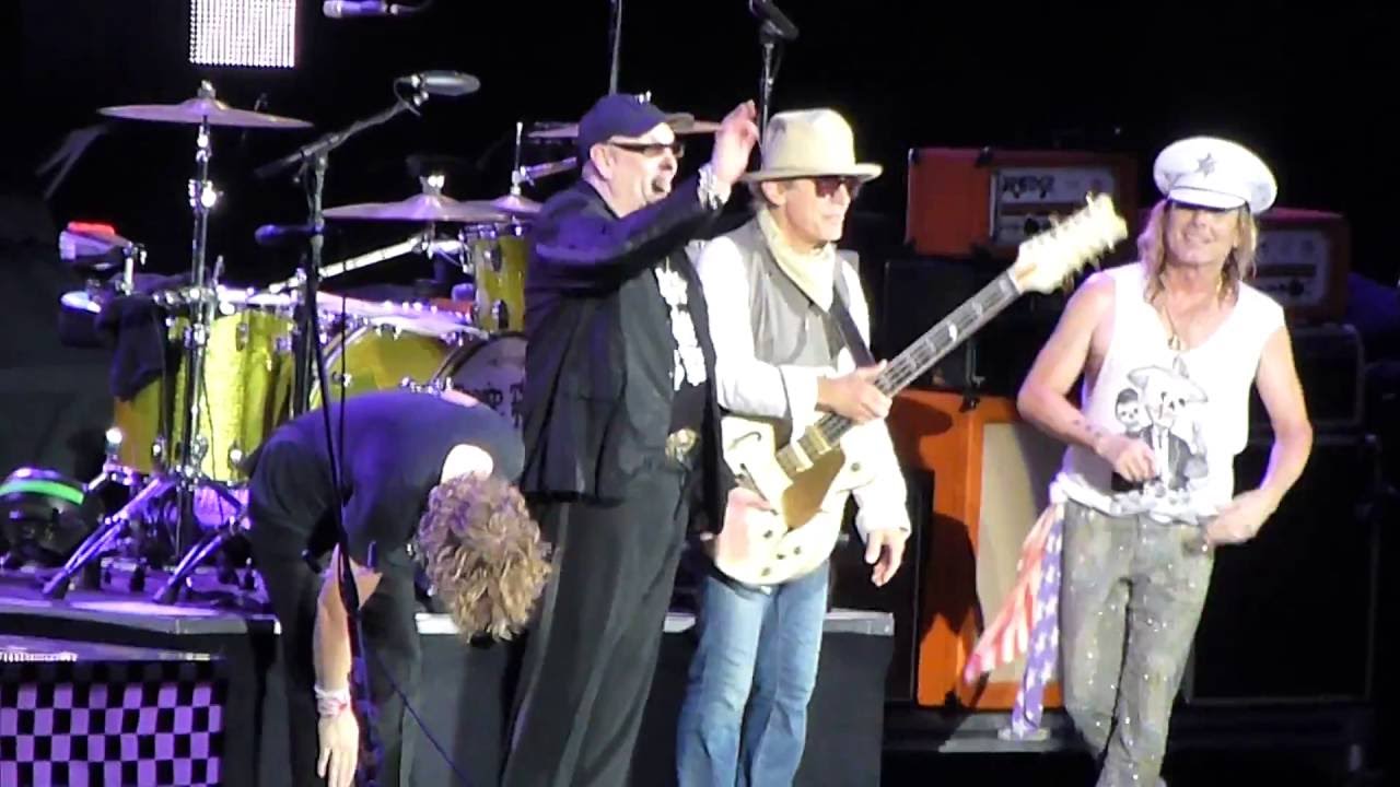 Cheap Trick - Ain't That a Shame/Surrender/Goodnight Now backdrop