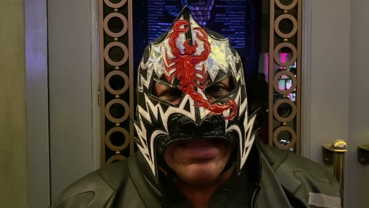 Nitro: Estar en el Vive Latino con el CMLL es una de las gratificaciones de la lucha libre. Festejo
