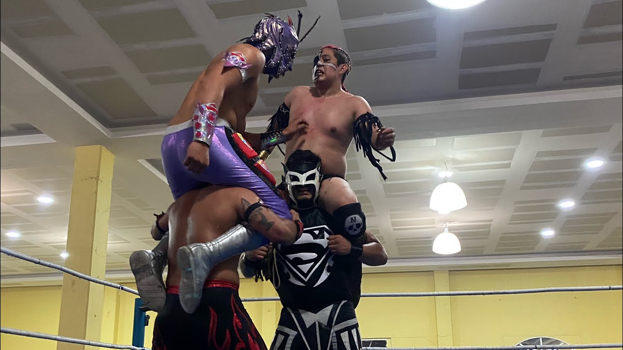 Súper Boy e Hijo de la Mosca Vs Nativo y Elemento en el tercer aniversario de Universal Lucha Compan