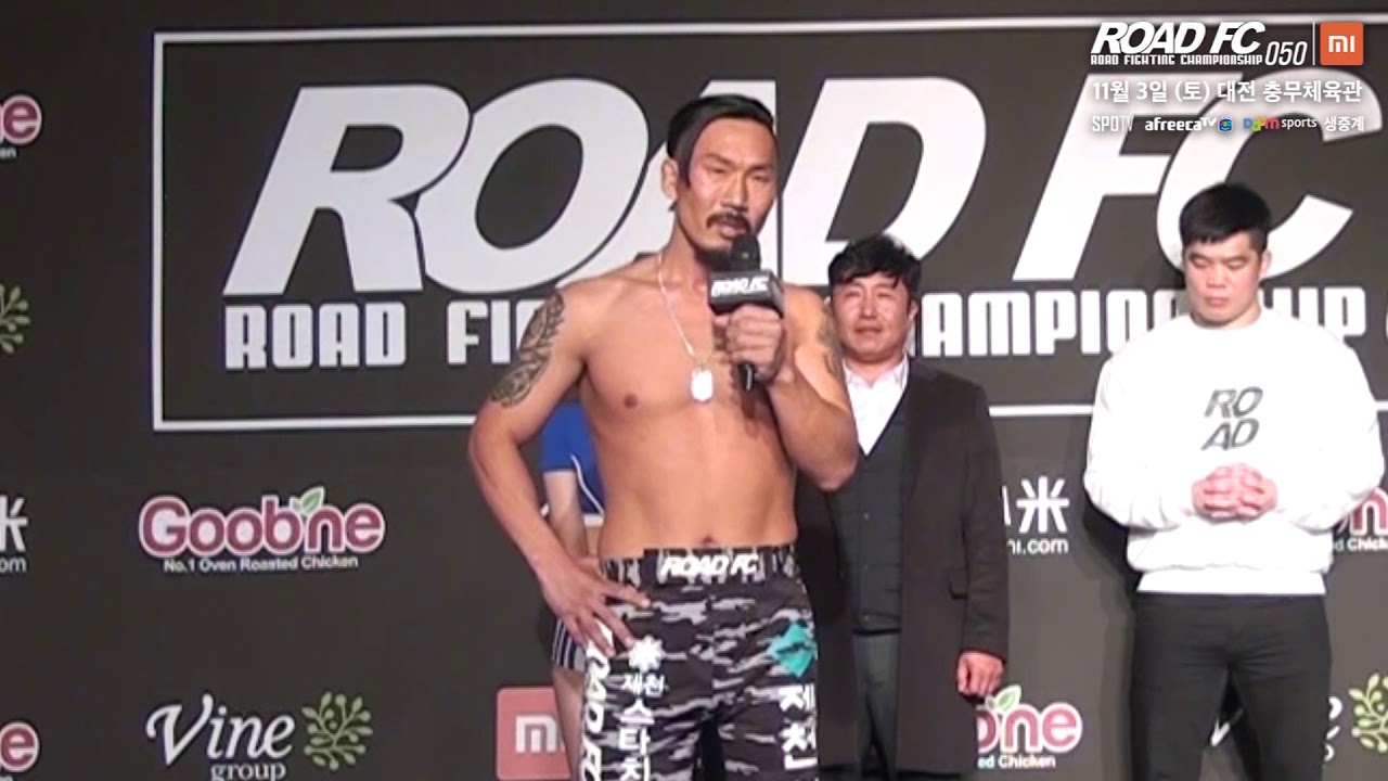 '흑곰' 박정교, 돌연 은퇴 선언?! 그리고 '갑분뒤' XIAOMI ROAD FC 050 Official Weigh-in backdrop