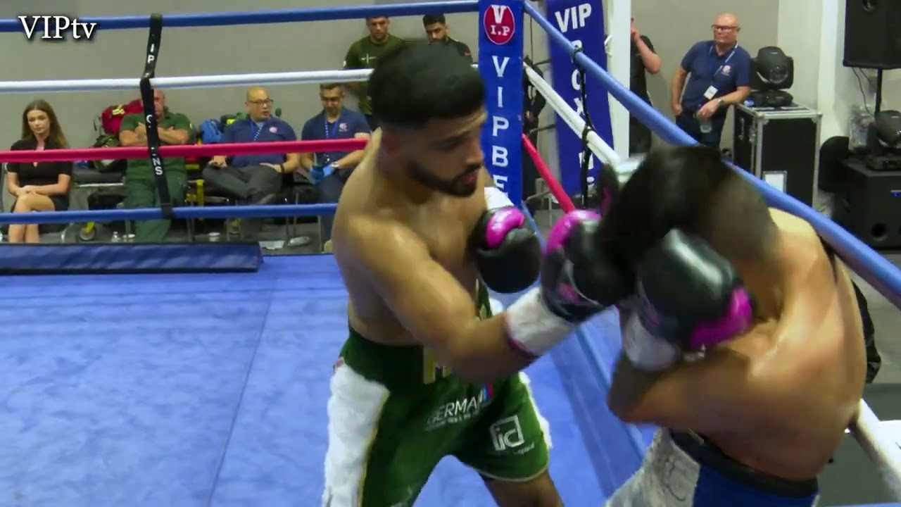 Aqib Fiaz v Cristian Narvaez at AJ Bell Stadium, Salford on 18 June 2022