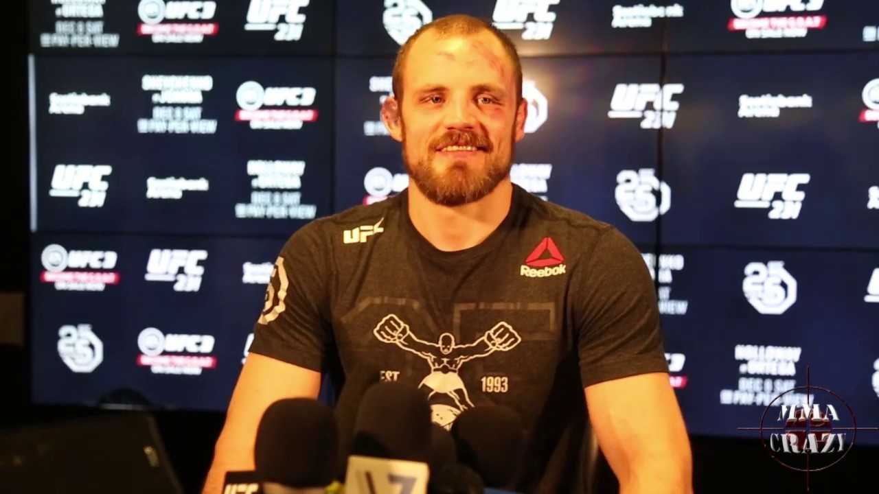 Gunnar Nelson talks crazy bloody submission over Alex Oliveira at UFC 231 background