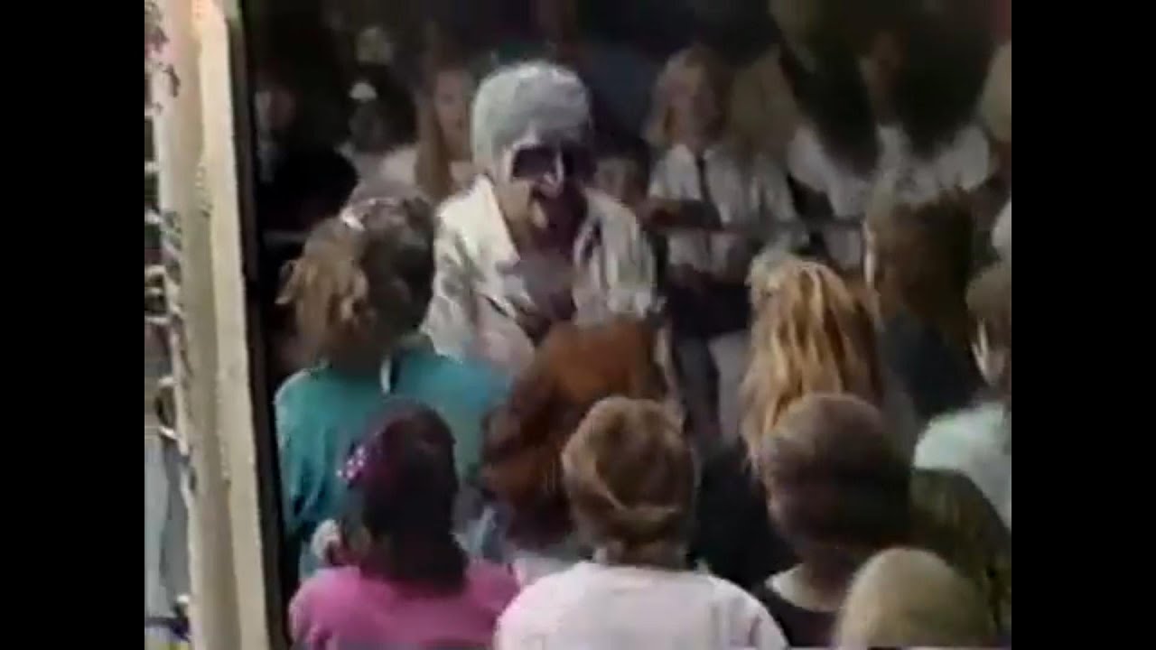 Beetlejuice (Art Barr) vs. Moondog Moretti Portland Wrestling 1989 background