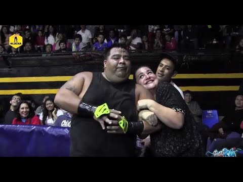 El color de la afición en la Arena Naucalpan (27 Septiembre 2017)