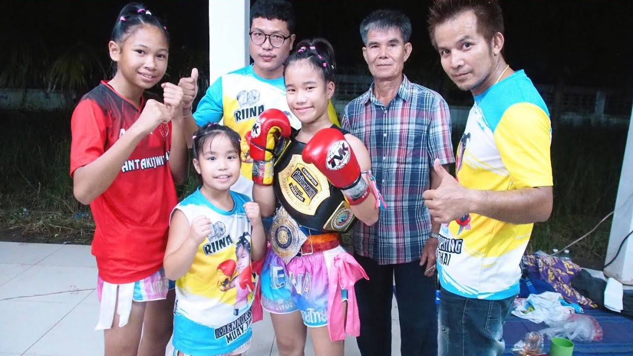 คุยกันหลังชกพร้อมอาหารเช้าจ้าThe day after the fight! 試合翌日!! background