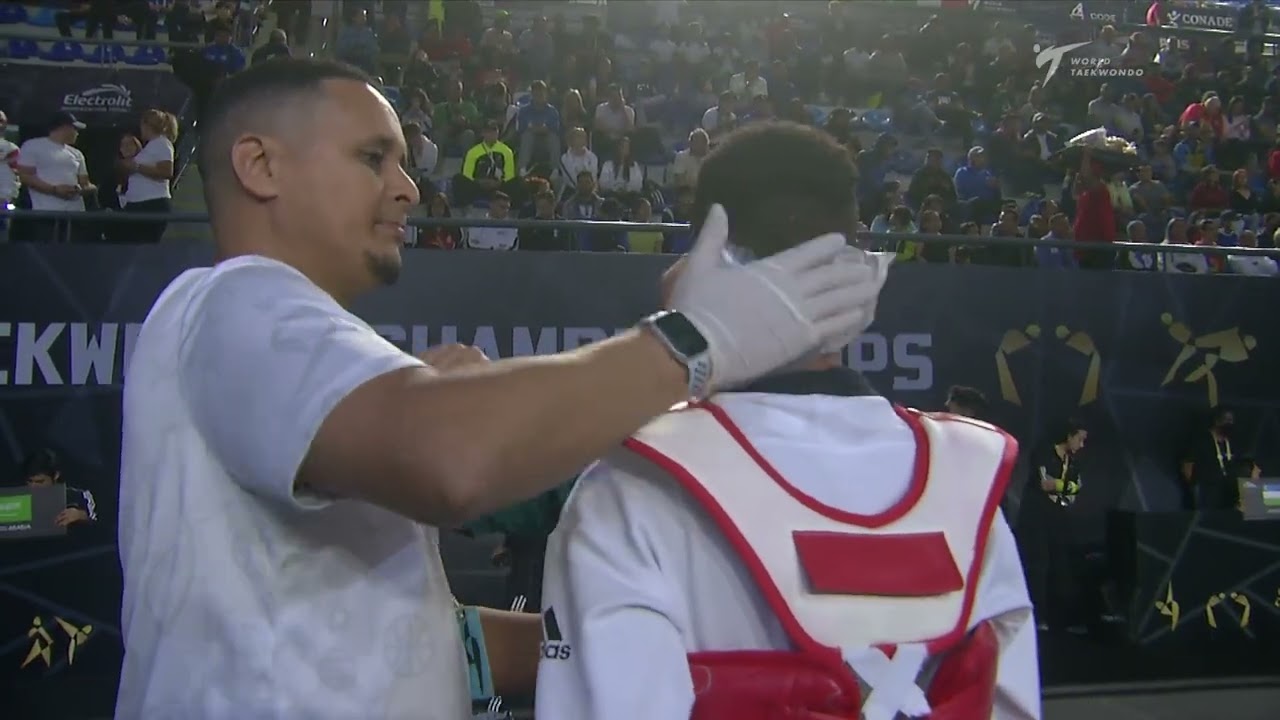 213 M-58kg R-32 DELL'AQUILA Vito ITA 🔵 vs 🔴 HAMDI Riad KSA I Guadalajara 2022 WT Championships background