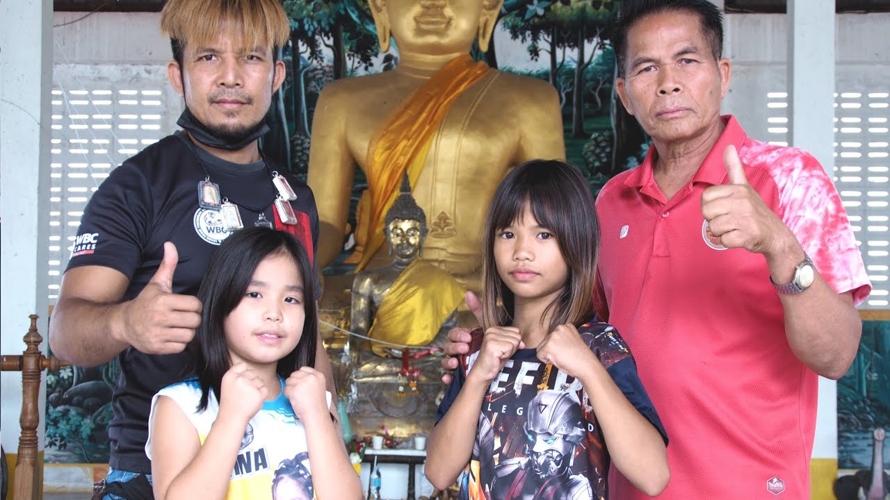 พา2แฝดมาเปรียบมวยจ้าFind opponents for next month's fight!来月の試合の対戦相手を探します! backdrop