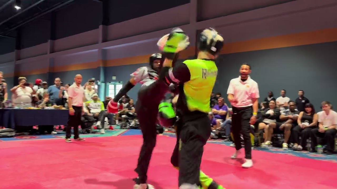 Coca Guzman vs Ian Holper Men's Open Weight Sparring background