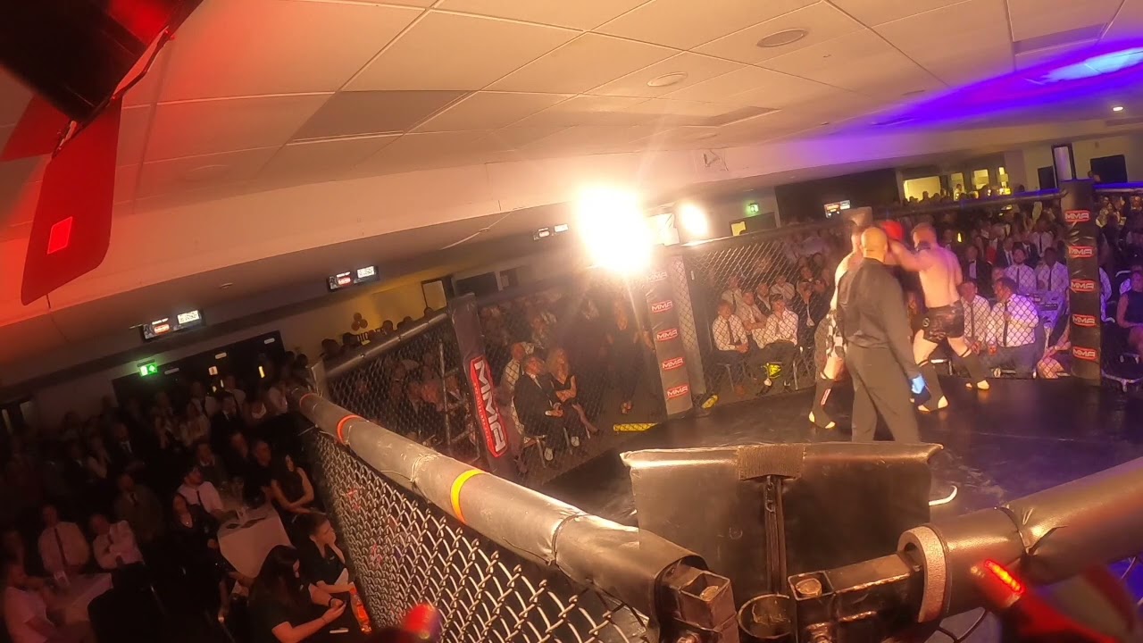 Burton & Derby | Ultra MMA | Lukasz VS Ant Harrod Jackson background