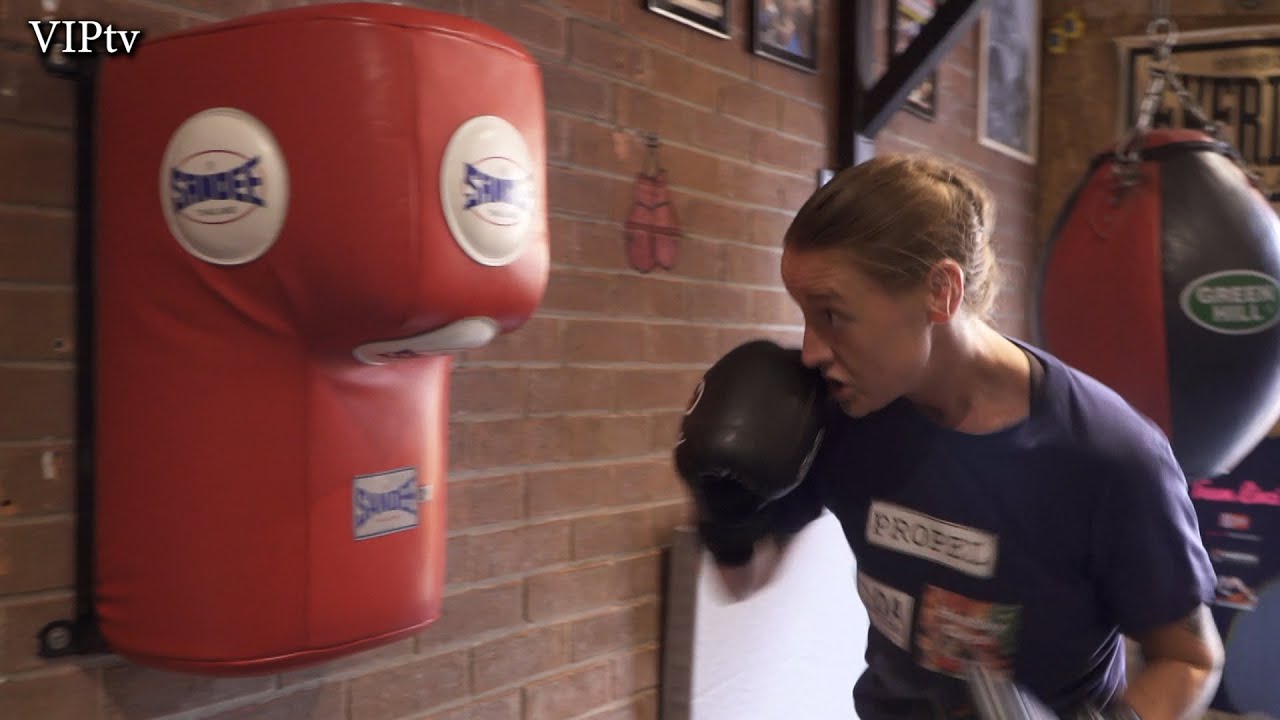 Meet Bolton's Super Featherweight Prospect 1-0 Linzi Buczynskyj, background