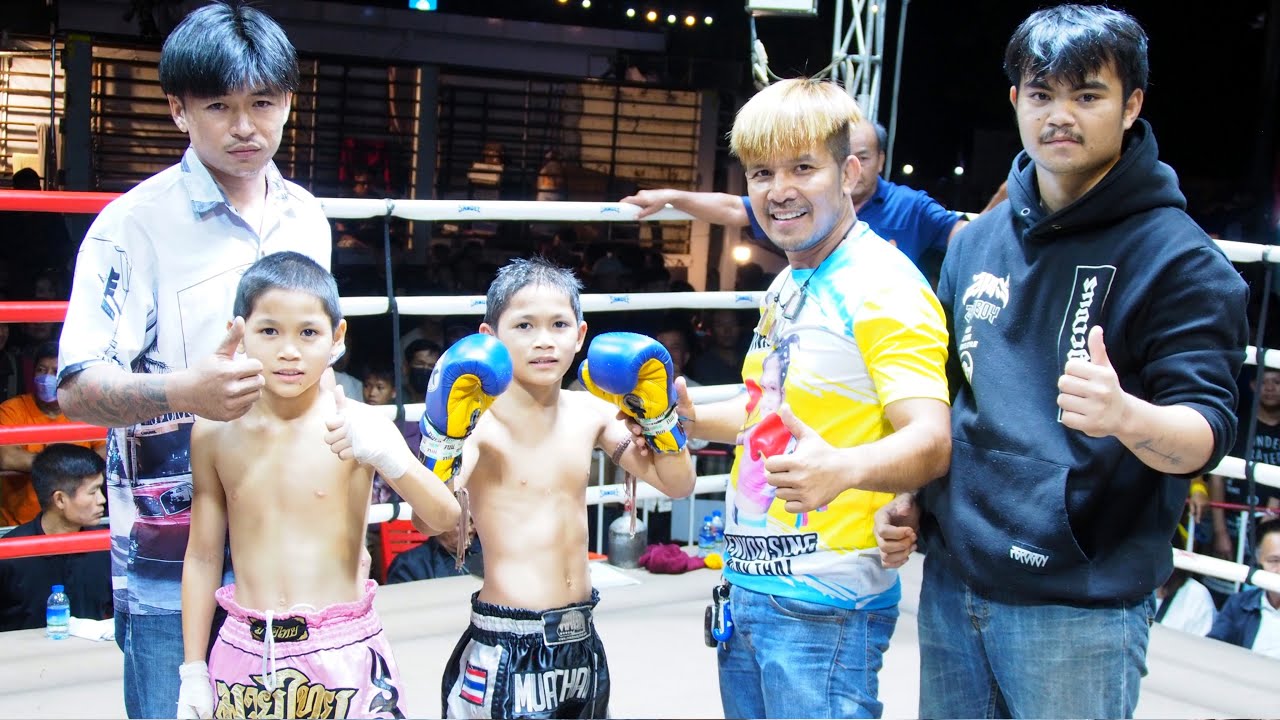 คุยกันหลังชกครับ試合翌日The day after the fight! backdrop