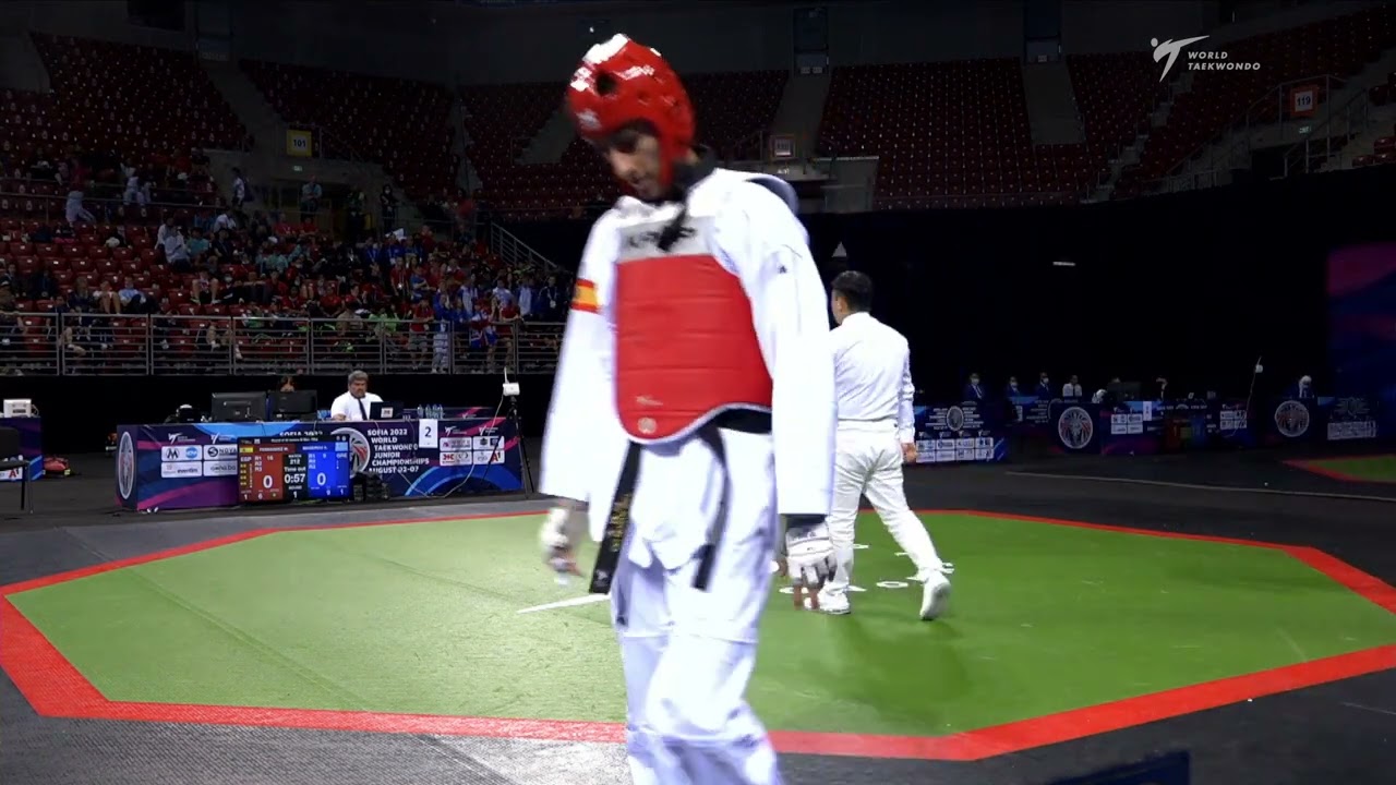 212 R32 Men 78kg GRE MAGEIROU A ESP FERNANDEZ M background