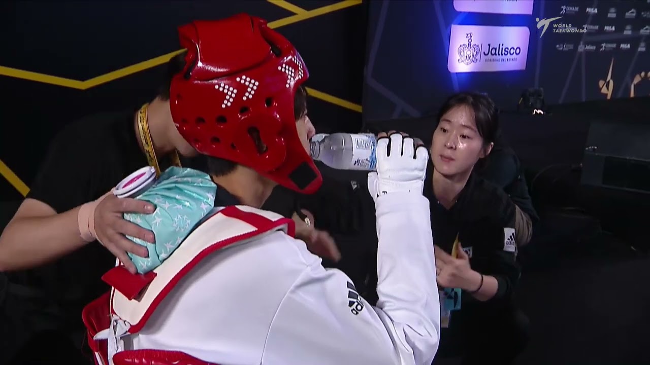 516 Round of 32 MEN M 58KG LBN KHALIFE M KOR JANG J background