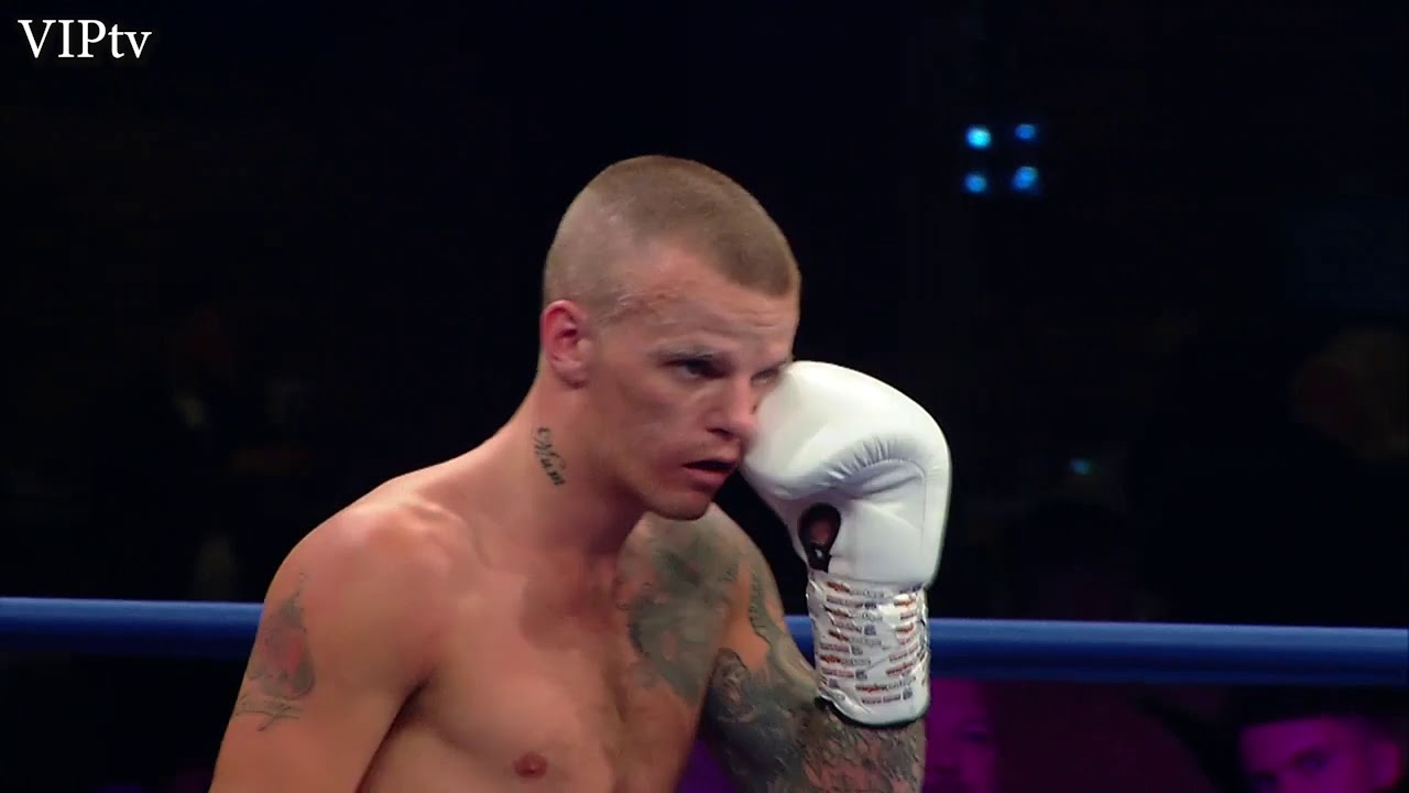 Marc Leach v Brett Fidoe at Victoria Warehouse on 4.5.2019 background