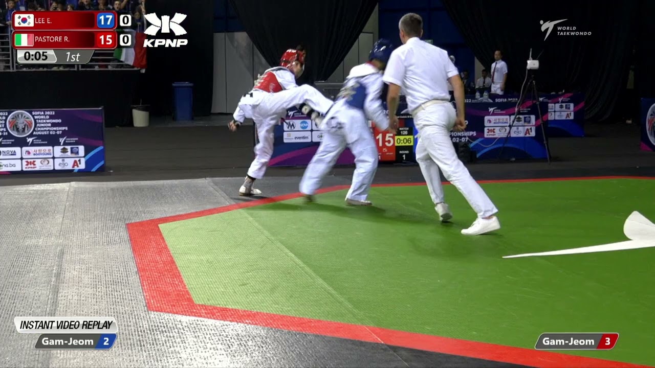 126 Quarter final Boys 49kg KOR LEE E ITA PASTORE R background