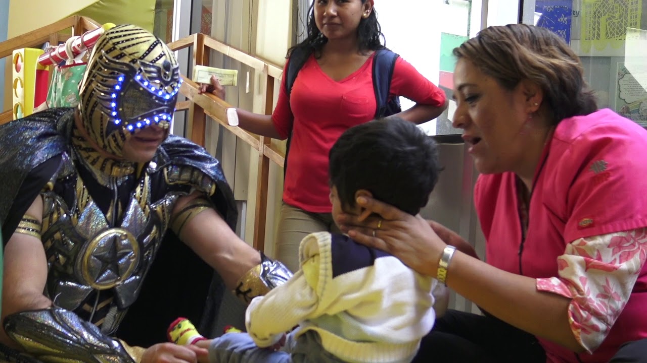 Visitamos a los niños del Instituto Nacional de Pediatría con DR. SONRISAS background
