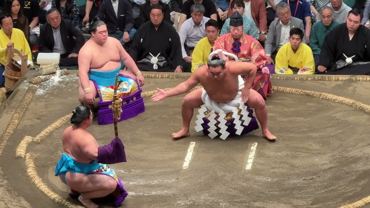 横綱 豊昇龍 土俵入り✨太刀持ち:宇良❗️露払い:明生 【大相撲令和7年5月場所】7日目 2025/5/17 background