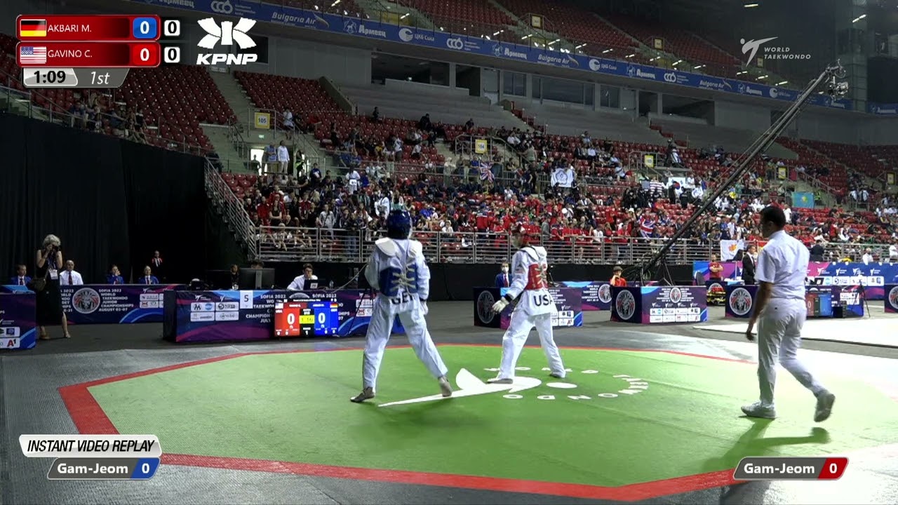 515 R32 Boys 61kg GER AKBARI M USA GAVINO C background