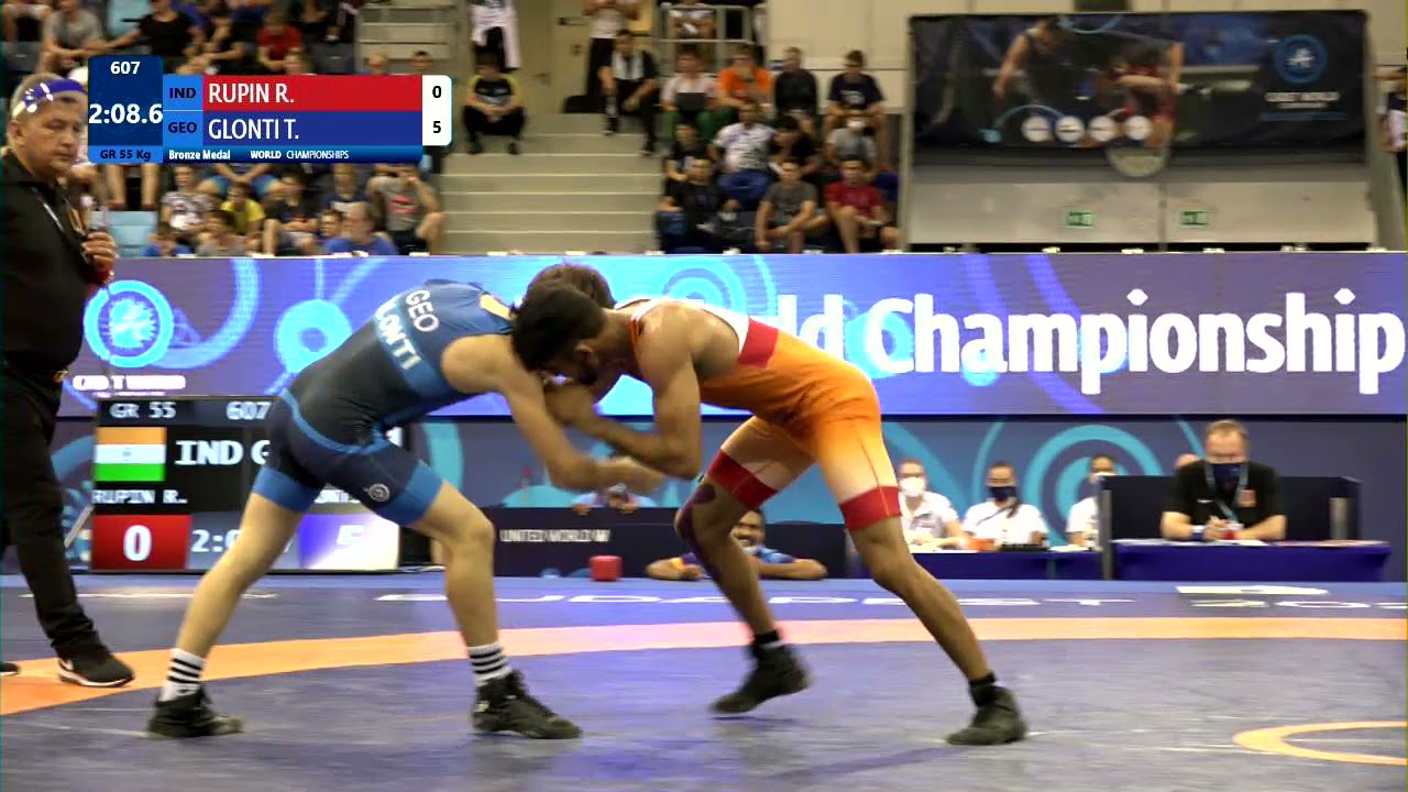 BRONZE GR - 55 kg: R. RUPIN (IND) v. T. GLONTI (GEO) background