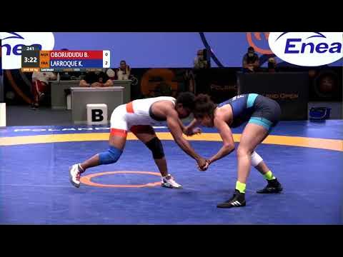 GOLD WW - 68 kg: B. OBORUDUDU (NGR) v. K. LARROQUE (FRA) background