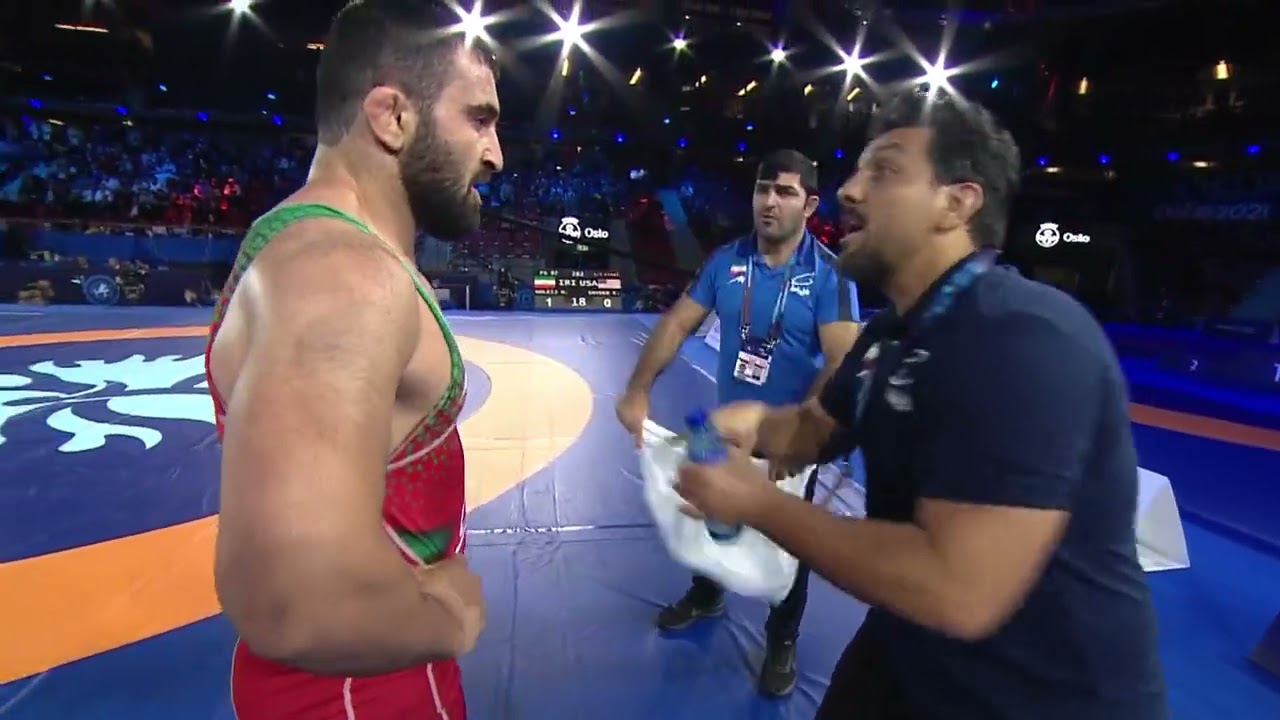 1/2 FS - 97 kg: M. GOLEIJ (IRI) v. K. SNYDER (USA)