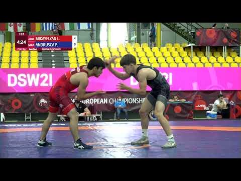 1/2 FS - 61 kg: L. MIKAYELYAN (ARM) v. P. ANDRUSCA (MDA) backdrop