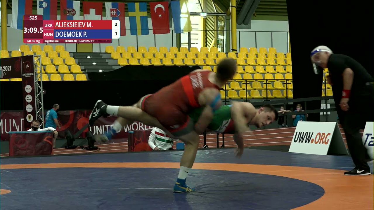 1/8 GR - 82 kg: M. ALIEKSIEIEV (UKR) v. P. DOEMOEK (HUN) background