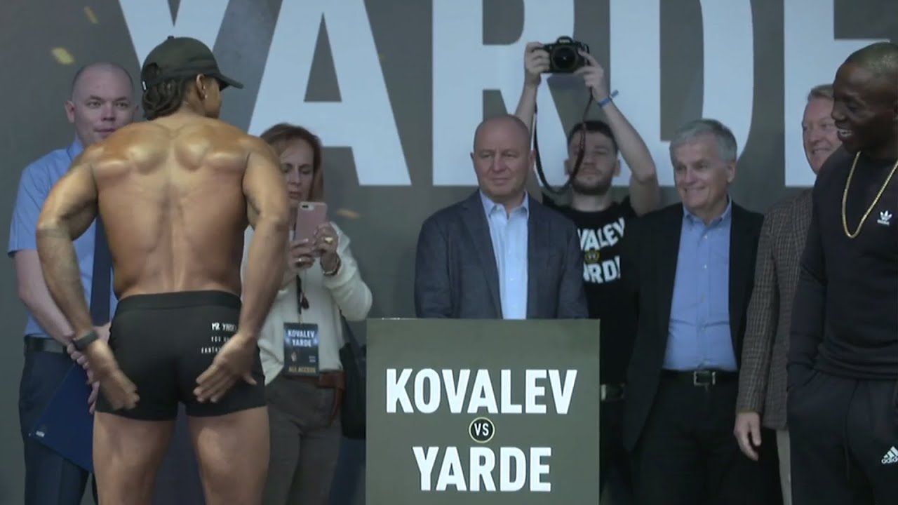 Anthony Yarde shows his bum to the crowd as Sergey Kovalev watches on | Kovalev v Yarde face offs background
