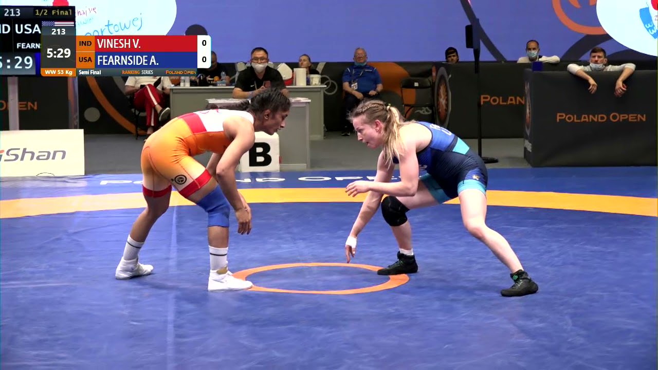 1/2 WW - 53 kg: V. VINESH (IND) v. A. FEARNSIDE (USA) background