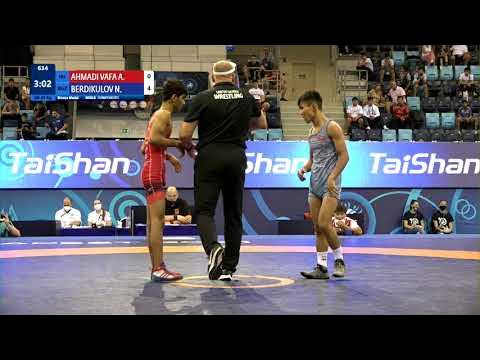 BRONZE GR - 45 kg: A. AHMADI VAFA (IRI) v. N. BERDIKULOV (KGZ) background