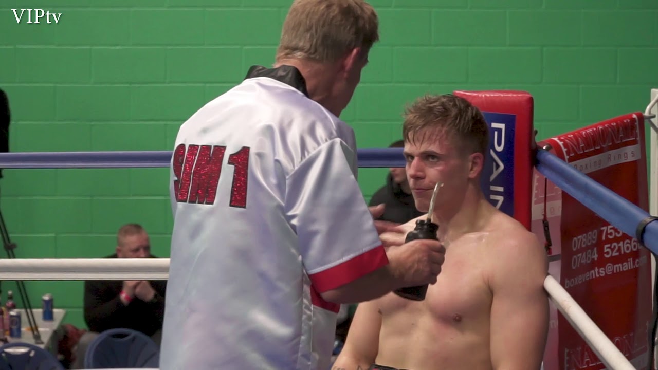 Simen Nysaether v Ossie Jervier on 2.3.2019 in Irlam, Manchester background