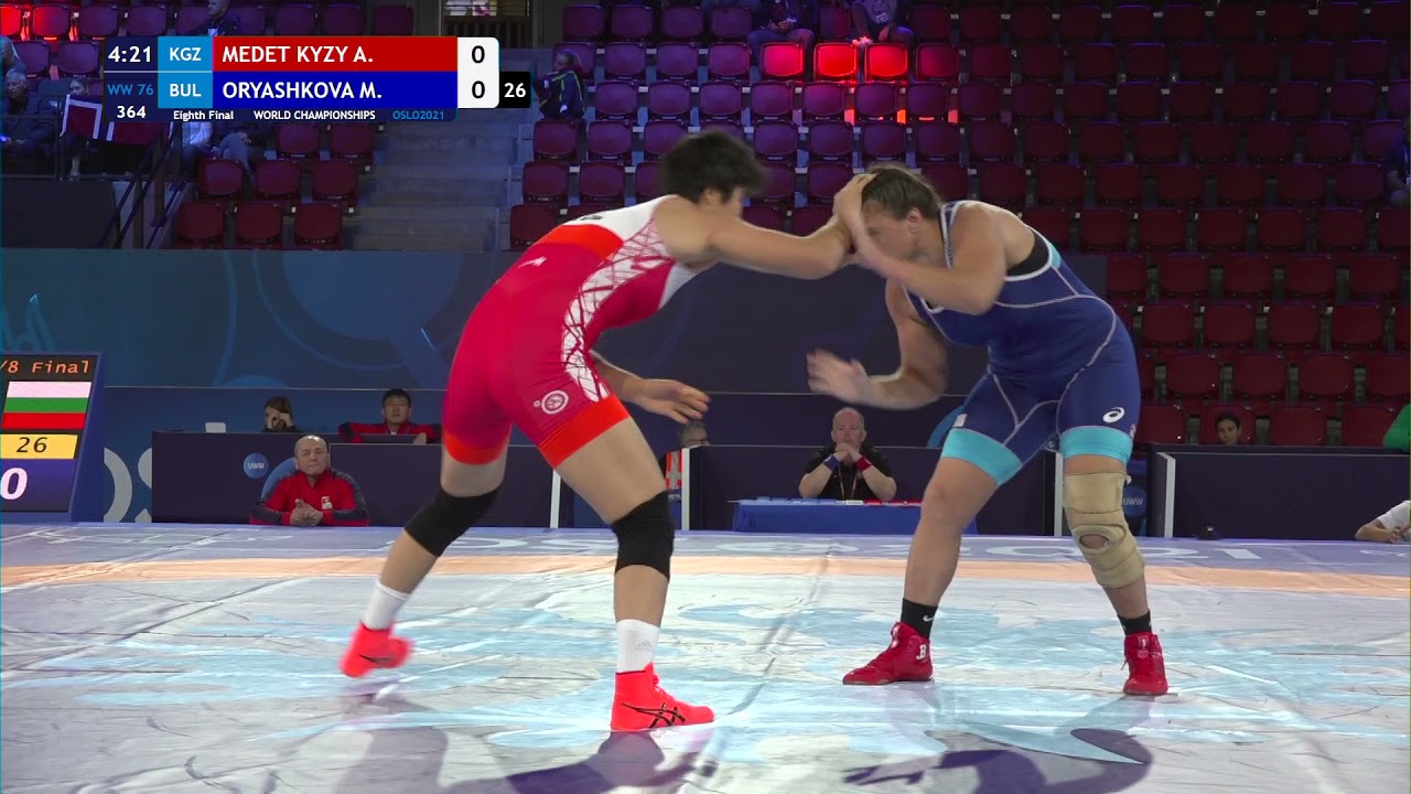 1/8 WW - 76 kg: A. MEDET KYZY (KGZ) v. M. ORYASHKOVA (BUL) background