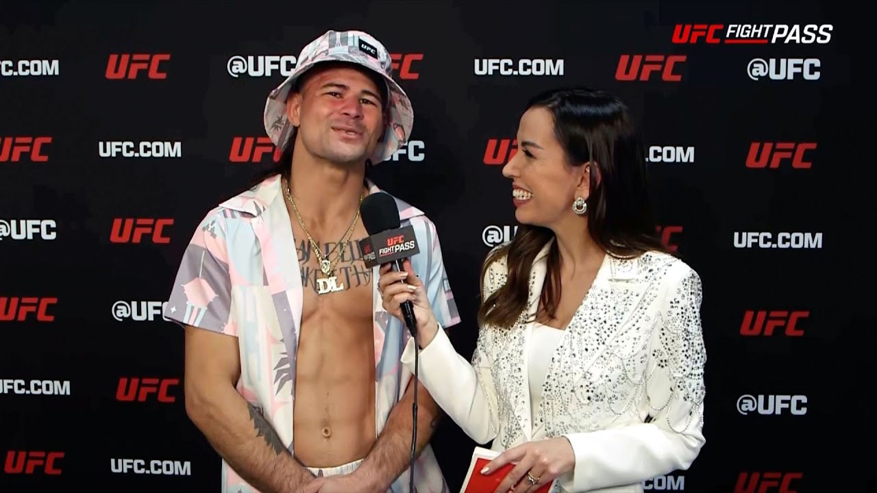 Diego Lopes fala sobre mudança de adversário durante o card do UFC 303 background