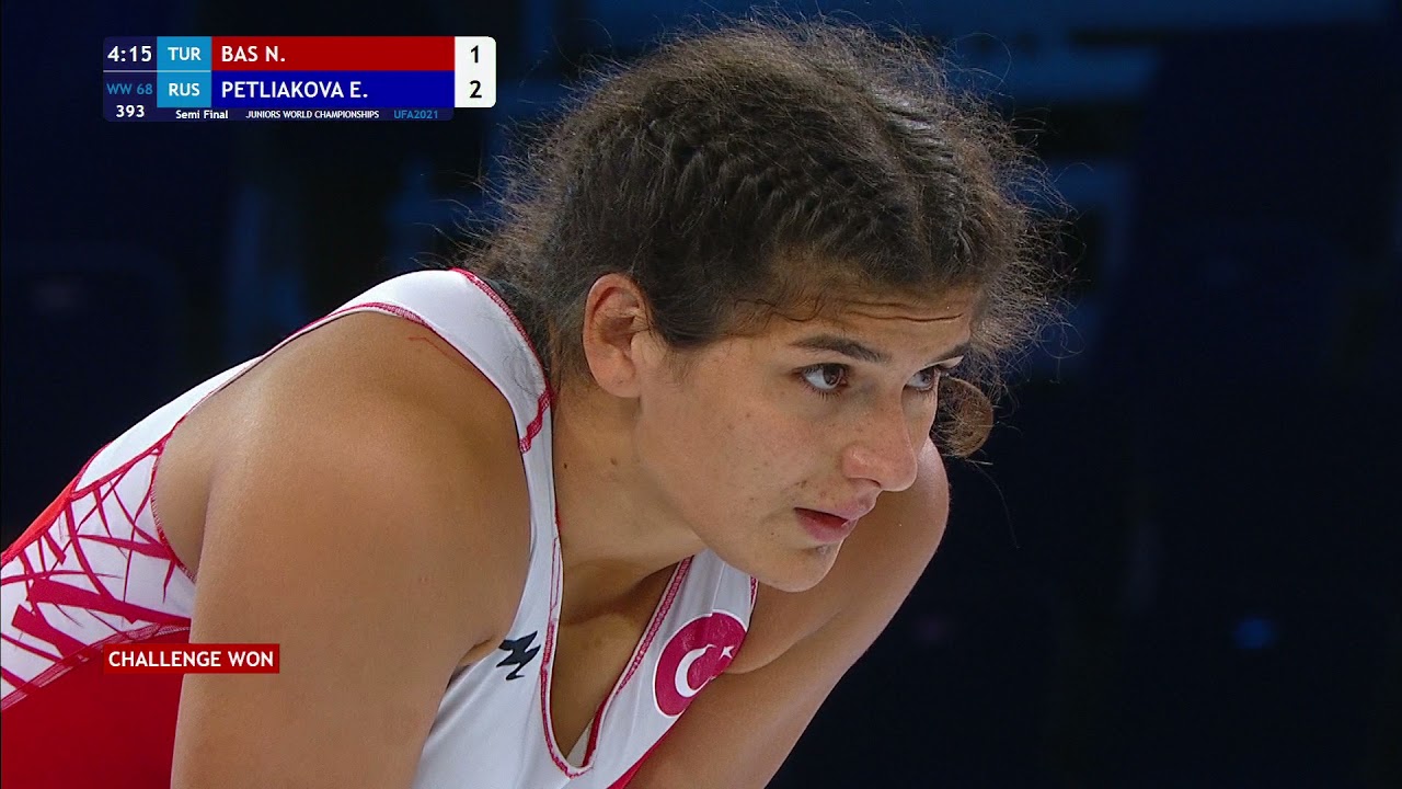 1/2 WW - 68 kg: N. BAS (TUR) v. E. PETLIAKOVA (RUS) background