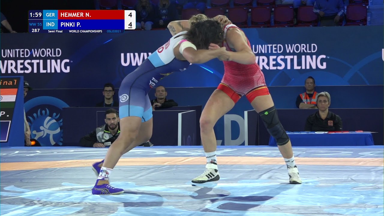 1/2 WW - 55 kg: N. HEMMER (GER) v. P. PINKI (IND) background