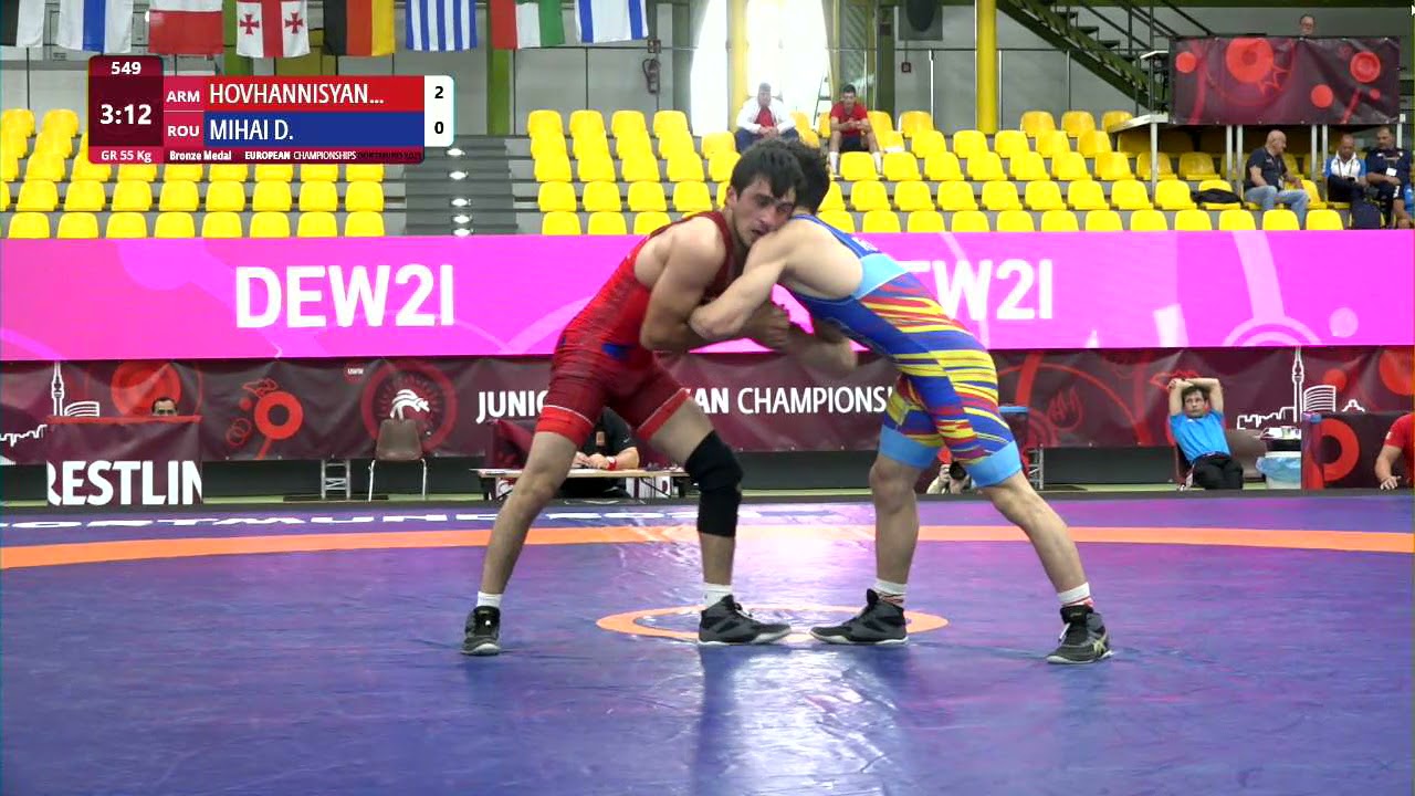 BRONZE GR - 55 kg: G. HOVHANNISYAN (ARM) v. D. MIHAI (ROU) background