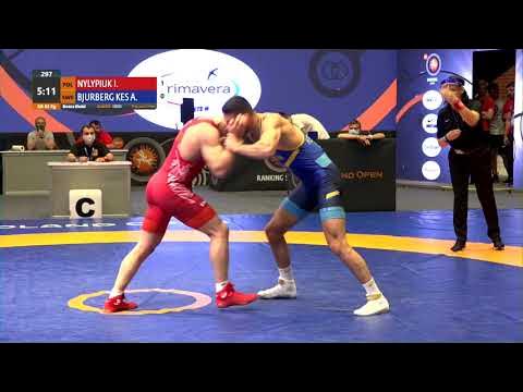 BRONZE GR - 82 kg: I. NYLYPIUK (POL) v. A. BJURBERG KES (SWE) background