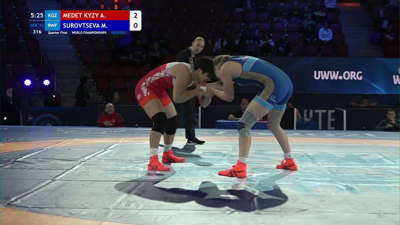 1/4 WW - 76 kg: A. MEDET KYZY (KGZ) v. M. SUROVTSEVA (RWF) background