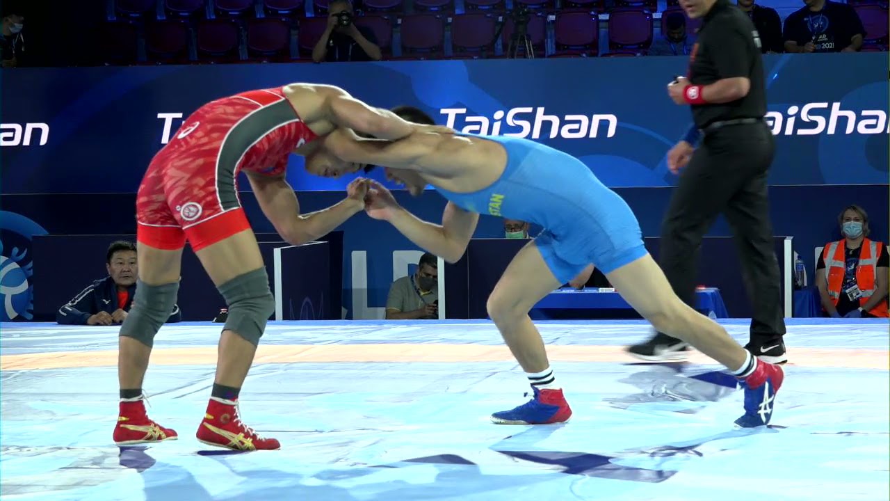 Qual. FS - 57 kg: B. ERDENEBAT (MGL) v. M. KARTBAY (KAZ) background