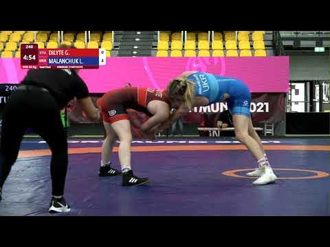1/2 WW - 50 kg: G. DILYTE (LTU) v. L. MALANCHUK (UKR) background