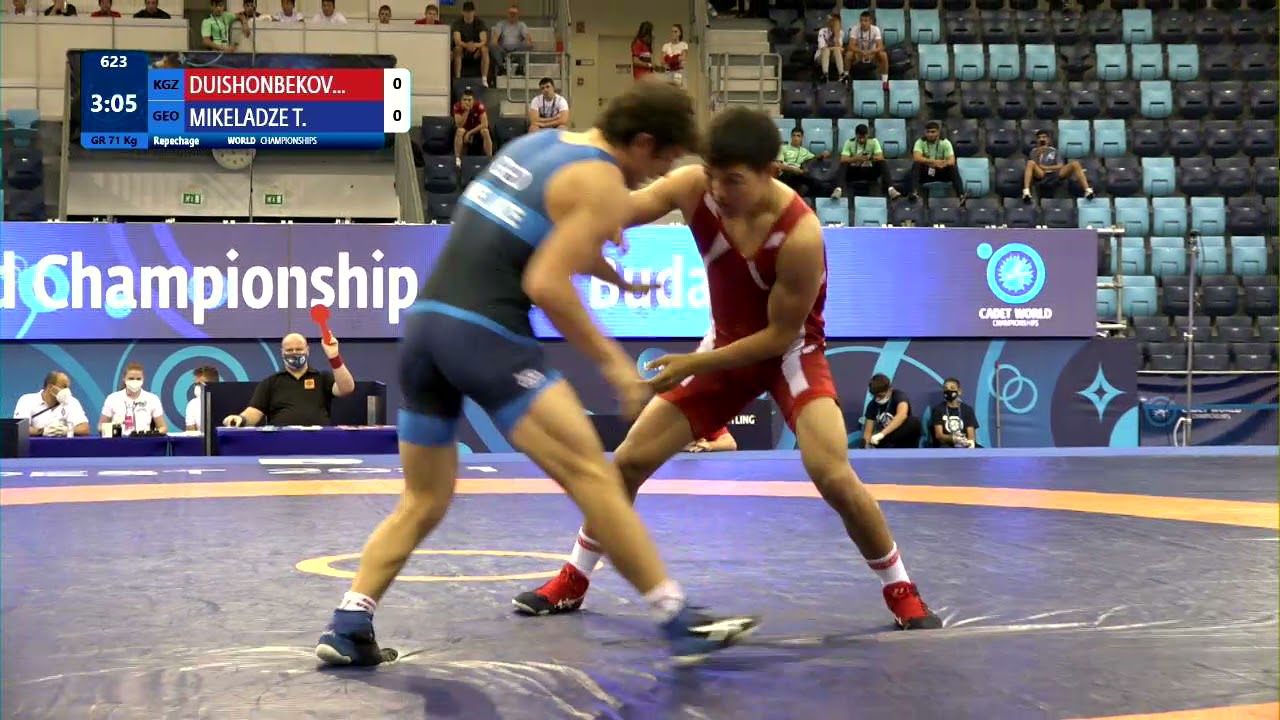 Repechage GR - 71 kg: N. DUISHONBEKOV (KGZ) v. T. MIKELADZE (GEO) background