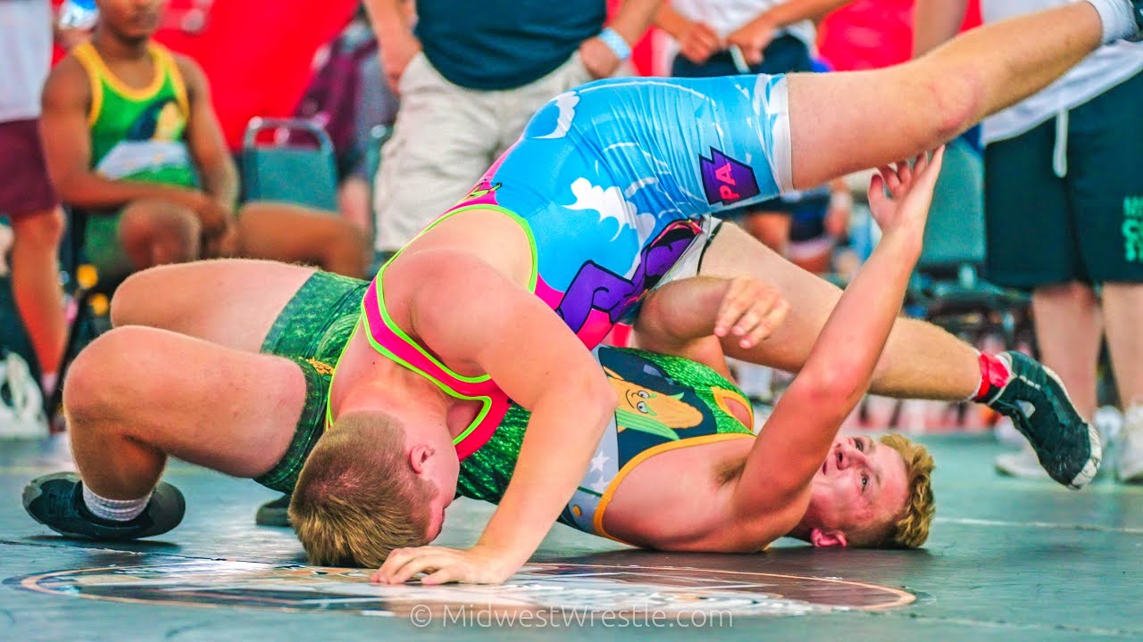 220 – Cooper Elliston {R} of Kentucky Extreme KY vs. Jake Schmitt {G} of Illinois CornStars IL backdrop