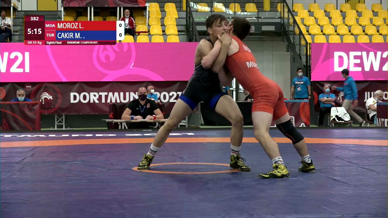 1/8 GR - 55 kg: L. MOROZ (MDA) v. M. CAKIR (TUR) background